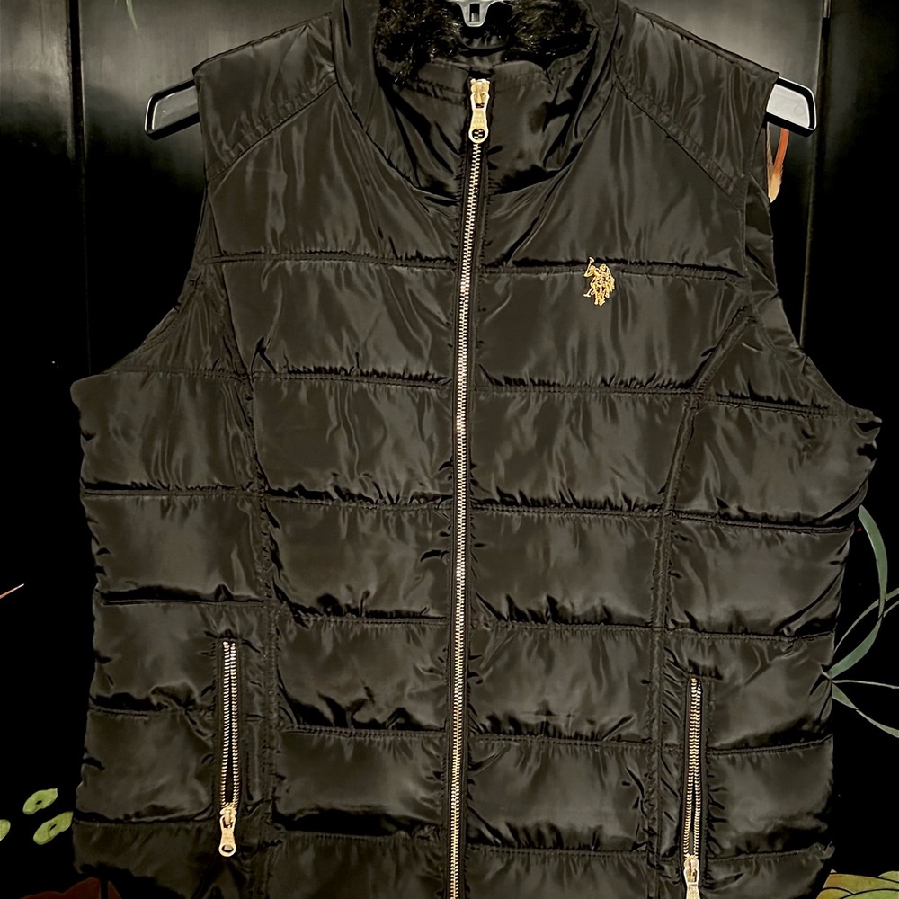 Women’s Black Puffer Vest with Gold Accents NWOT (Lg)